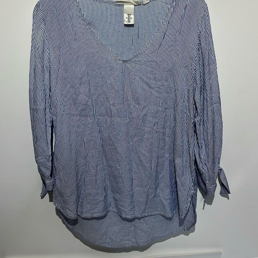 HM LOGG Womens Blue White Striped V-Neck Blouse Tie Cuff High Low Hem Size 6